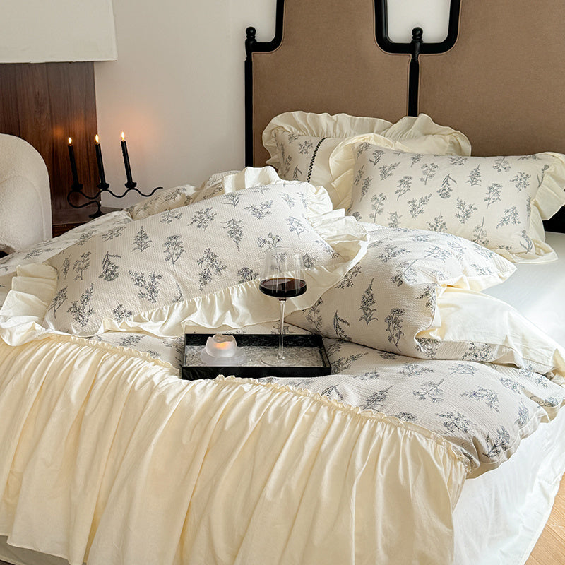 Exquisite Pastoral - Style Bedding Set Adorned with Fresh Small Floral Patterns (4 - Piece)