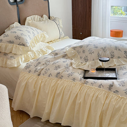 Exquisite Pastoral - Style Bedding Set Adorned with Fresh Small Floral Patterns (4 - Piece)